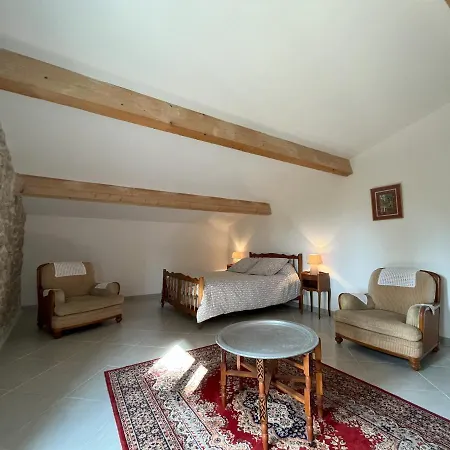 Holiday home Gite De 6 Personnes, Au Coeur D'un Domaine Viticole